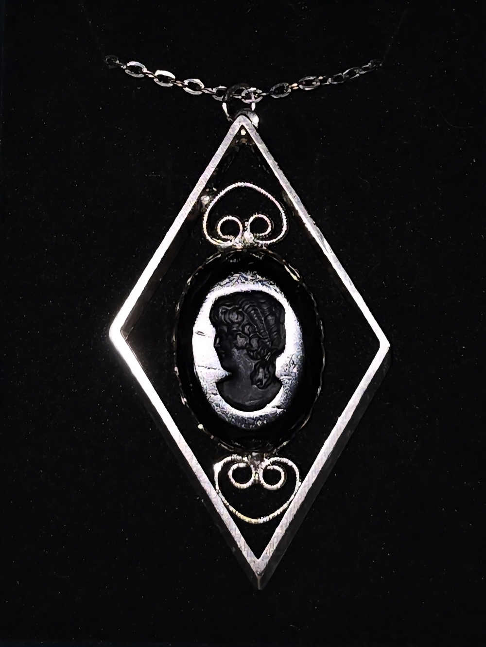 💥Vintage Black Glass Intaglio Cameo Pendant
